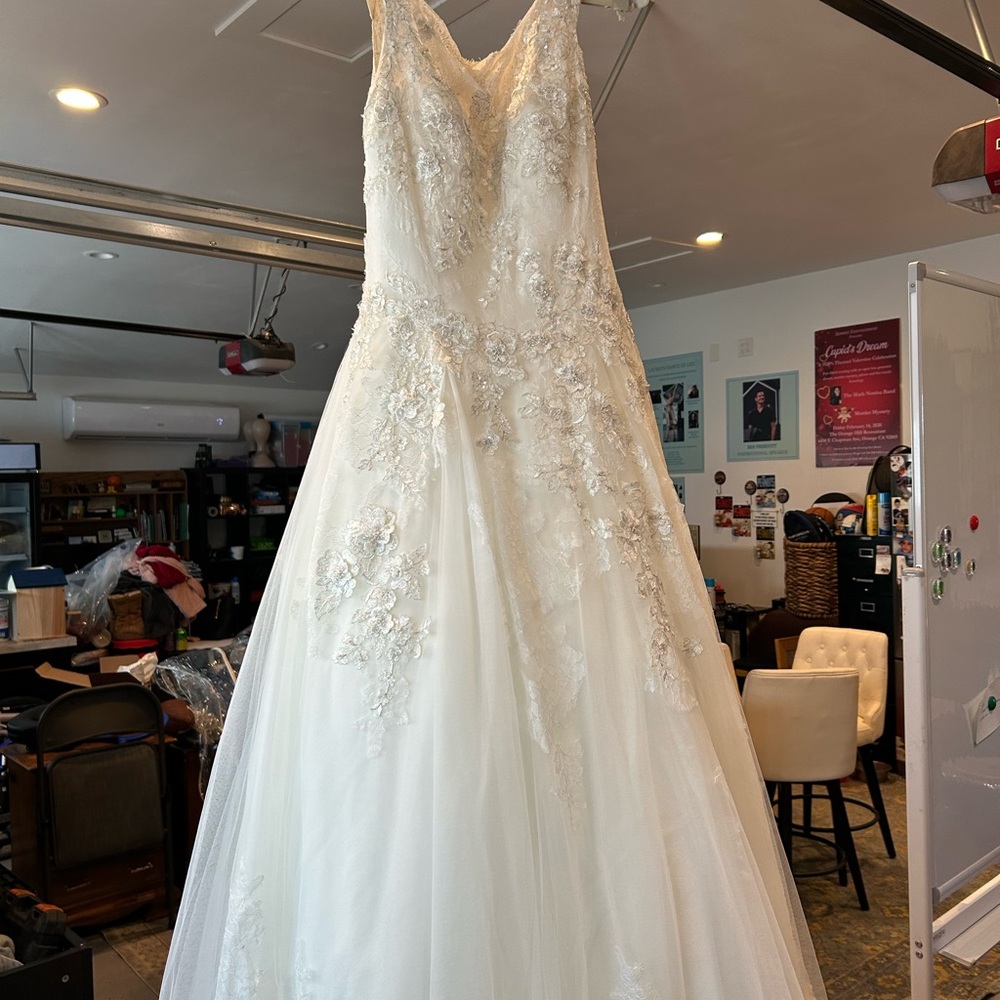 Nicole White Lace Wedding Dress